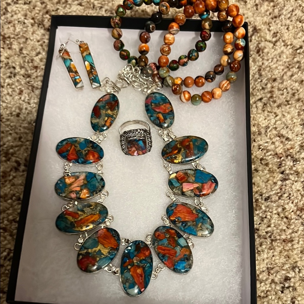 Spiny Oyster Colorful Stone Jewelry Set